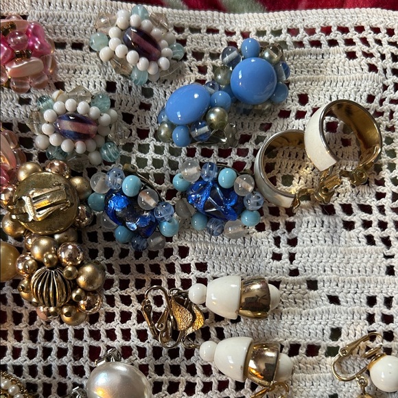 (Vintage clip ons )an the rest pierce with necklaces great bundle - Picture 3 of 10